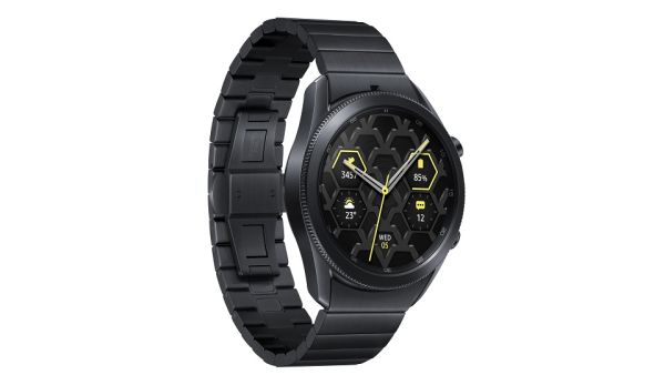 ساعة Galaxy Watch3 سامسونج تطلق الإصدار الأحدث من ساعتها الذكية Galaxy Watch3 بلون التيتانيوم في الإمارات