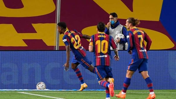 فاتي يقود برشلونة لفوز كبير