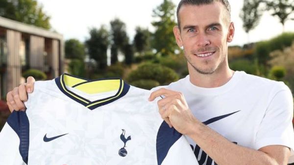 بايل يعرض قميص فريقه الجديد القديم