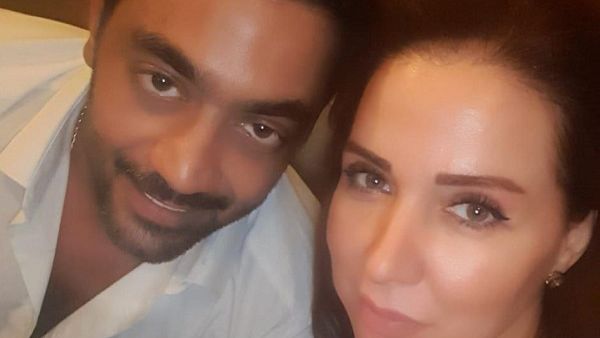 بعد سنوات من الانفصال: أحمد فلوكس يعود لزوجته الأولى