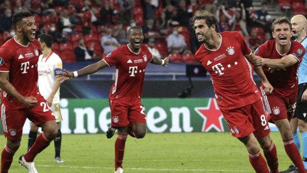 مارتينيز يحتفل بهدف بايرن الثاني