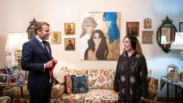 الرئيس الفرنسي إيمانويل ماكرون في منزل الفنانة اللبنانية فيروز 