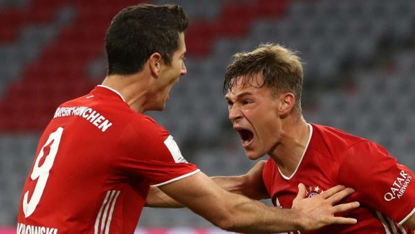 كيميش وليفاندوفسكي يحتفلان بالهدف الحاسم