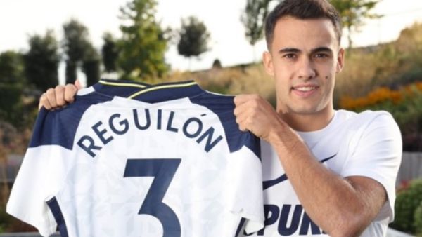 ريغيلون يرفع قميص فريقه الجديد