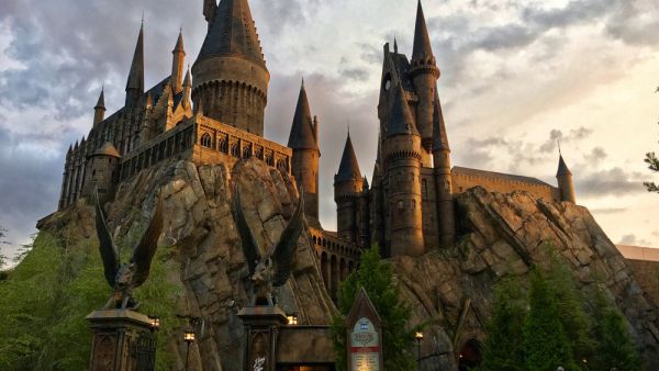 Hogwarts school in Universal Studio Resort in Orlando (Shutterstock)