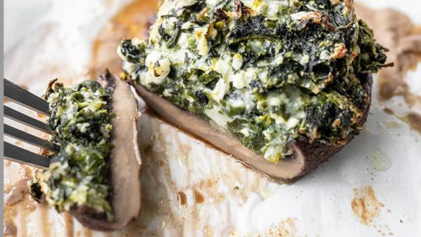 فطر بورتوبيلو محشي بالسبانخ