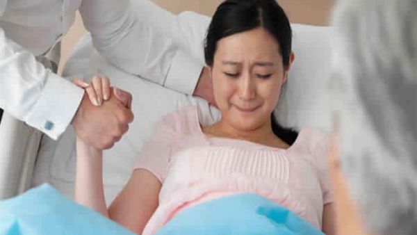 ابتعدي عن تناول أطعمة تحتوي على الدهون المشبعة لأن التلبكات المعوية تدخلك في مزاج سيء