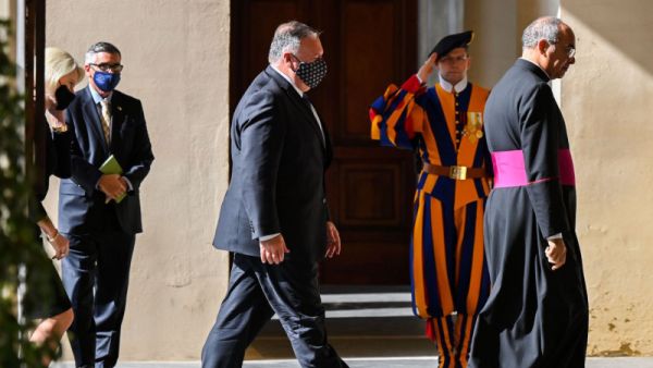 الكرسي الرسولي “فوجئ” بتدخل البيت الأبيض العلني في سياسته الخارجية