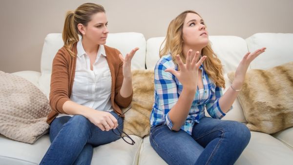 عليك أن تعرف متى تبتعد عن جدال محتدم مع ابنك المراهق