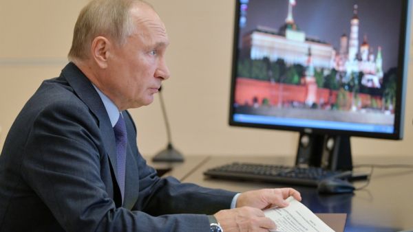 Russian President Vladimir Putin chairs a meeting with members of the government via a teleconference call at the Novo-Ogaryovo state residence, outside Moscow, on September 29, 2020. Alexey DRUZHININ / SPUTNIK / AFP