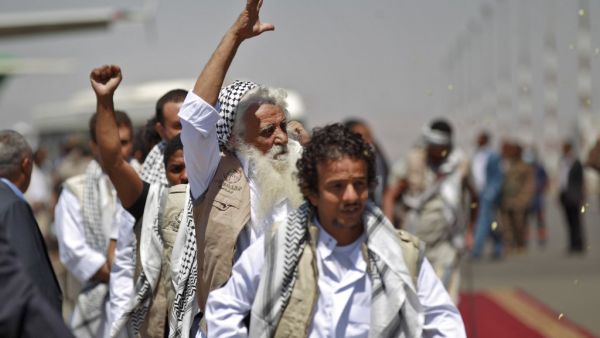 Freed Yemeni prisoners arrive in the rebel-held capital Sanaa, on October 16, 2020, as the war-torn country began swapping 1,000 prisoners in a complex operation overseen by the International Committee of the Red Cross. Mohammed HUWAIS / AFP