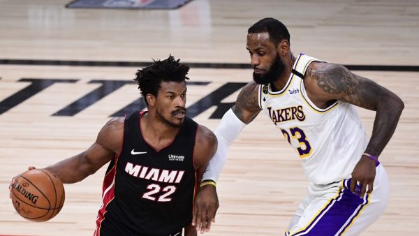 المواجهة مستمرة بين العملاقين