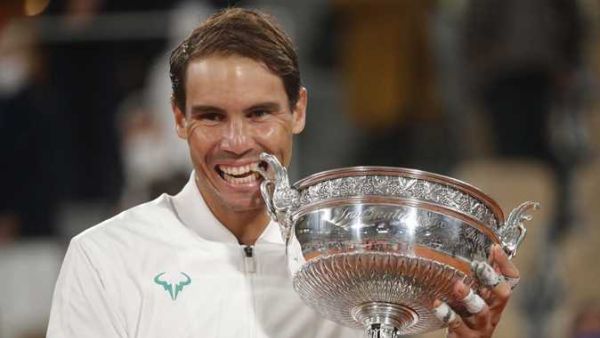 نادال يحتفل بلقبه التاريخي