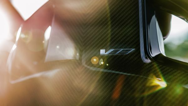 CT5-V Blackwing القادمة من ’كاديلاك‘ ستحتوي على مقاعد من ألياف الكربون مستوحاة من عالم السباقات