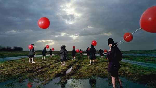 Issues such as mystery, loneliness, uncertainty and conflict; a spooky calm which stands out with colors, choreography and character expressions. (Instagram)