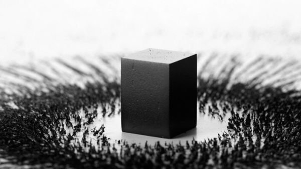 "Magnetism" by Ahmed Mater (Twitter)