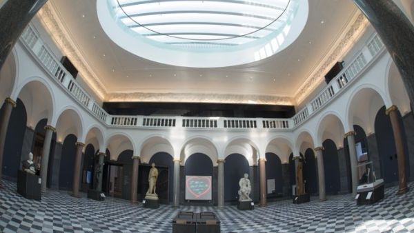  Aberdeen Art Gallery   (Shutterstock)