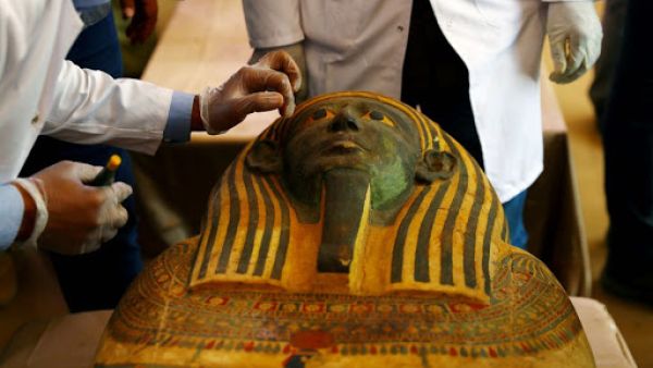 Egyptian archaeologists have found another collection of 80 (Twitter)