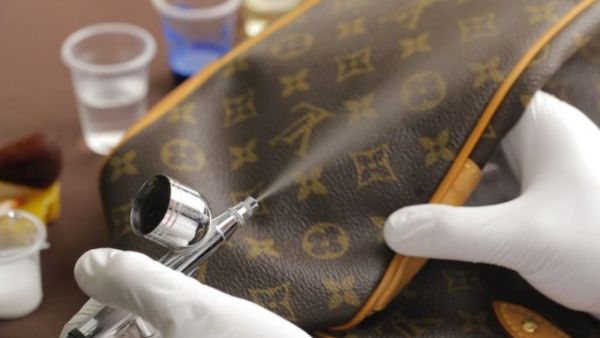 8 طرق لإزالة الحبر من الحقائب الجلدية