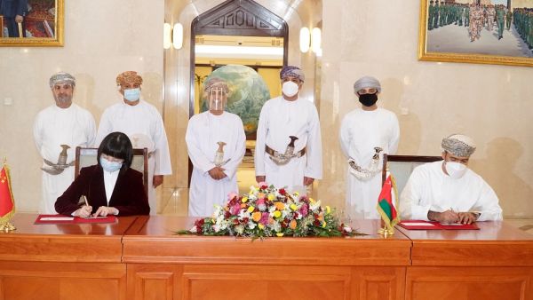 بريد عُمان تصدر طابع بريدي جديد احتفاءً بمرور أربعين عاما على العلاقات الدبلوماسية الوطيدة بين السلطنة والصين 
