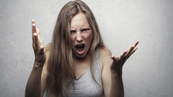 5 طرق ذكية للتعامل مع غضب ابنك المراهق
