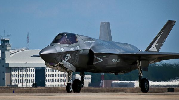 طائرة إف-35 الحربية