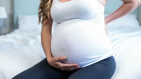 بتناول الفيتامين من نوع فوليك أسيد، حتى تحمي طفلك من التشوهات الخلقية وتحميه من العديد من الأمراض التي تصيب الجهاز العصبي .