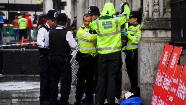 الشرطة البريطانية تحقق مع أطفال لصلتهم باليمين المتطرف