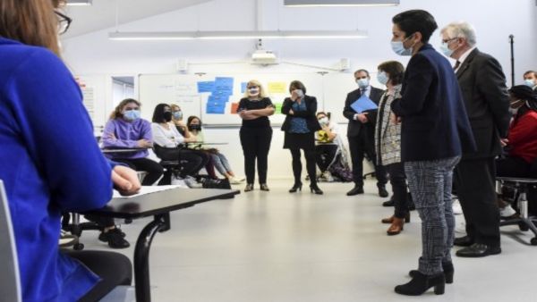 فرنسا تكرم المدرس ناشر الرسوم المسيئة 