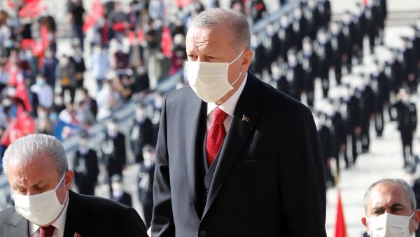 Turkish President Recep Tayyip Erdogan (C) visits Anitkabir, the mausoleum of Turkish Republic founder Mustafa Kemal Ataturk, to mark the 97th Anniversary of the Republic Day in Ankara on October 29, 2020. Adem ALTAN / AFP