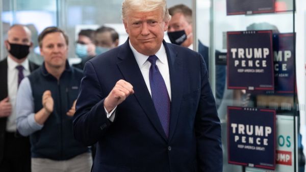 US President Donald Trump visits his campaign headquarters in Arlington, Virginia, November 3, 2020. SAUL LOEB / AFP
