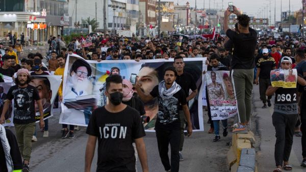 Iraqi protesters march during an anti-government demonstration in the southern city of Basra on November 13, 2020. Hussein FALEH / AFP