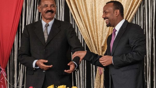Eritrea's President Isaias Afwerki, left, and Ethiopia's Prime Minister Abiy Ahmed talk during the inauguration of the Tibebe Ghion Specialized Hospital in Bahir Dar, northern Ethiopia, Nov. 10, 2018. (AFP)