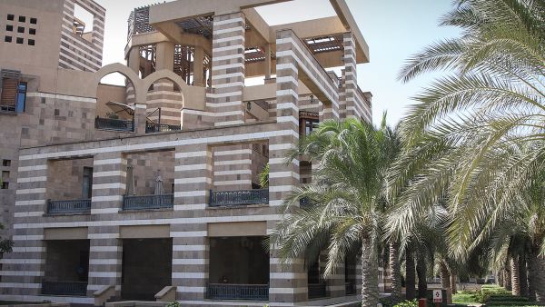 دورية  AMSبالجامعة الأمريكية تتصدر الدوريات العلمية في مجال الإعلام في مصر والمنطقة العربية بحصولها على التصنيف الدولي Q2