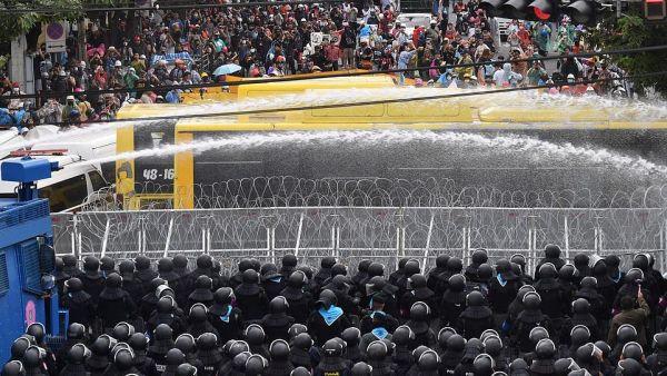 Thai riot police blasted protesters with water cannon and used teargas today, hurting several people in a bid to push back a demonstration at parliament demanding constitutional changes that would touch on the powerful monarchy.   Protesters are demanding changes to the constitution drawn up by Thailand's former junta. They also want the removal of Prime Minister Prayuth Chan-ocha, a former army ruler, and reforms to curb the powers of the monarchy. (AFP/File Photo)