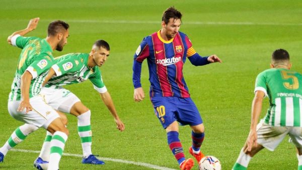 ليونيل ميسي (وسط)