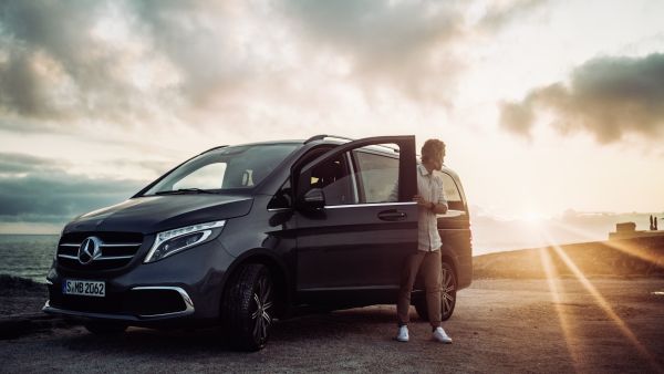 سيارة مرسيدس - بنز من الفئة V 250 AVANTGARDE ذات الطول الإضافي: معاييراً جديدة كلياً للمركبات متعددة الأغراض ابتداءً من 27,000 ريال عُماني