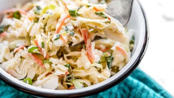 سلطة الكولسلو الكريمية للساندويشات