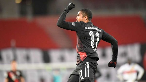 كوشتا يحتفل بهدفه