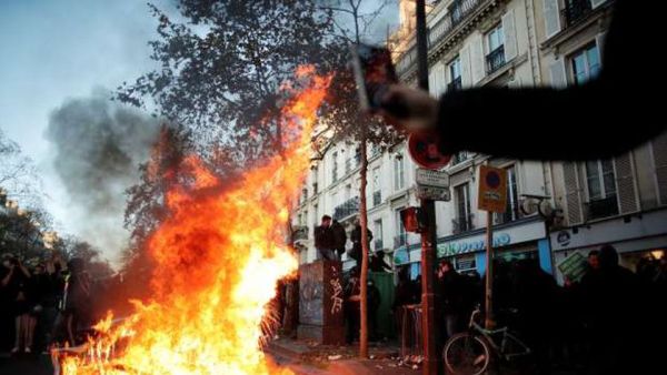 شهدت مدن فرنسية، أمس السبت، مظاهرات حاشدة تنديدا بقانون "الأمن الشامل"