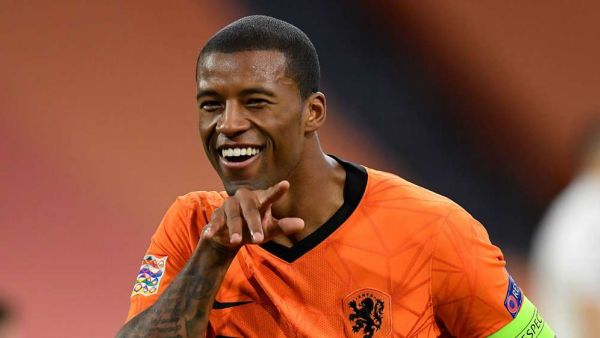 فاينالدوم يقود هولندا للفوز