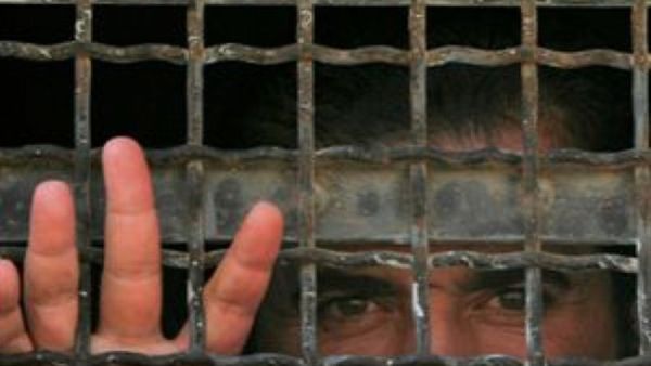 مخاوف من انتشار عدوى فيروس “كورونا” على نطاق واسع بين الأسرى 