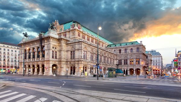 State Opera at sunrise - Vienna - Austria (Shutterstock)
