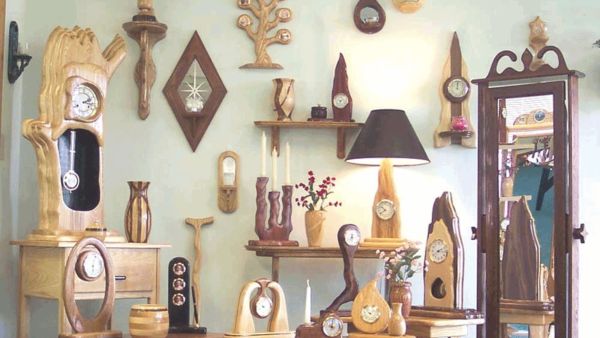 تتوافر الطاولات الخشب الجانبيّة، بألوان وتصاميم وأحجام عدة تتوافر الطاولات الخشب الجانبيّة، بألوان وتصاميم وأحجام عدة