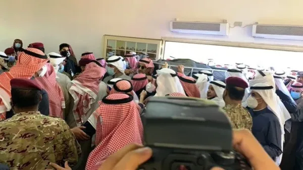 ناصر صباح الأحمد يوارى الثرى في مقبرة الصليبخات