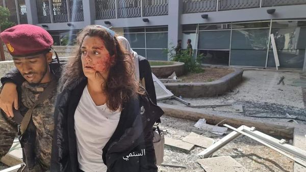 حمل وزير الإعلام في حكومة هادي، معمر الإرياني، الحوثيين المسؤولية عن الهجوم، فيما نفت الجماعة وقوفها وراء الاعتداء.