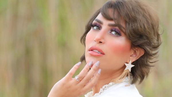 الدكتورة خلود "أخذوا من غضاريف أذني عشان يعدلون أنفي"..وتطل على الجمهور بوجه منتفخ ومُزرق!
