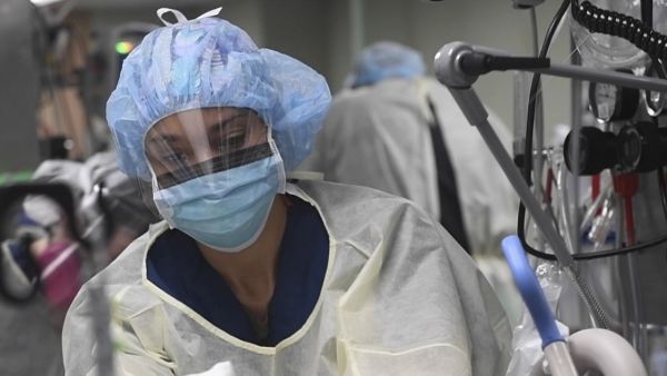 حوالى ربع مليون إصابة بكوفيد-19 خلال 24 ساعة في الولايات المتحدة