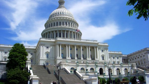 مجلس الشيوخ يمرر مشروع ميزانية لمدة أسبوع لتفادي إغلاق الحكومة