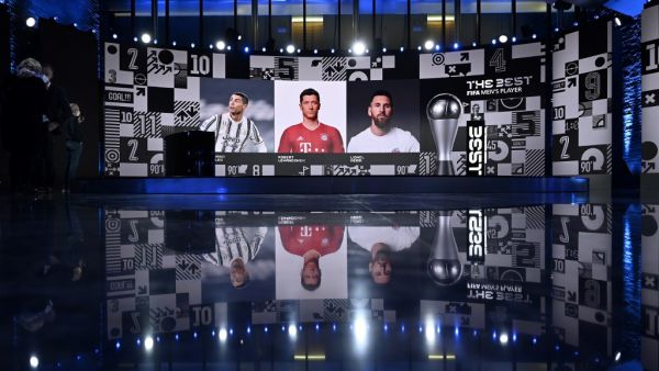 ليفاندوفسكي يتفوق على ميسي ورونالدو